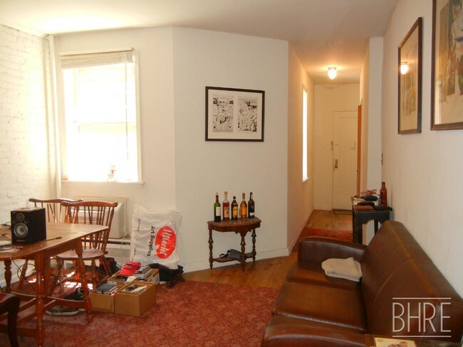 Building Photo - 115 4th Pl