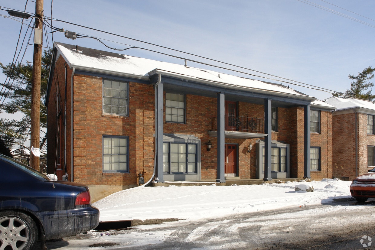 Building Photo - 3215 Kemmons Dr