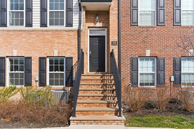 Building Photo - 26 River St