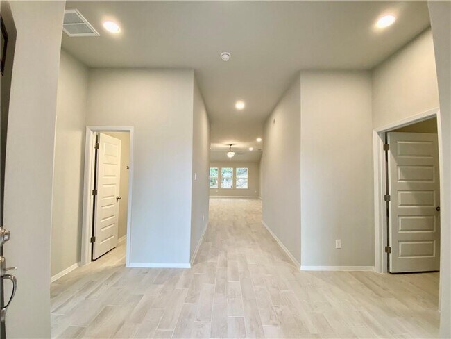 Foto del edificio - 20915 Oak Dale Dr