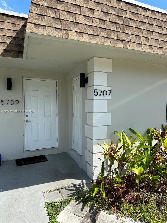 5707 Hayes St Unit 5707, Hollywood, FL 33021 Room for Rent in Hollywood, FL