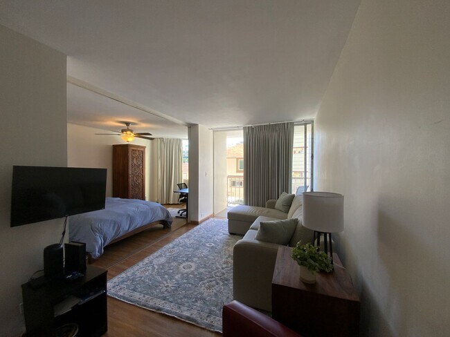Foto del edificio - FULLY FURNISHED 1 BEDROOM/1 BATH IN HONOLULU