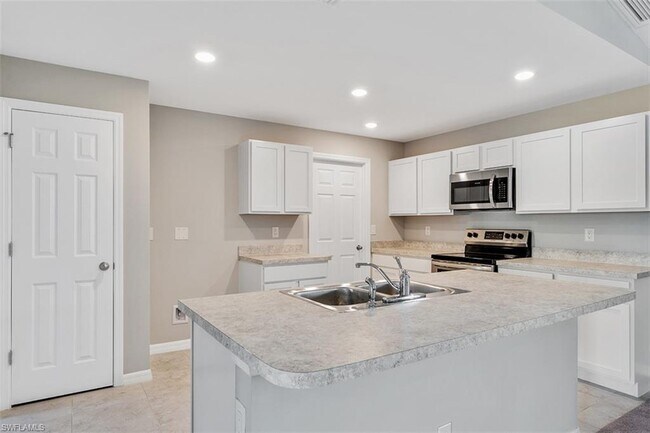 Foto del edificio - 871 Grant Blvd