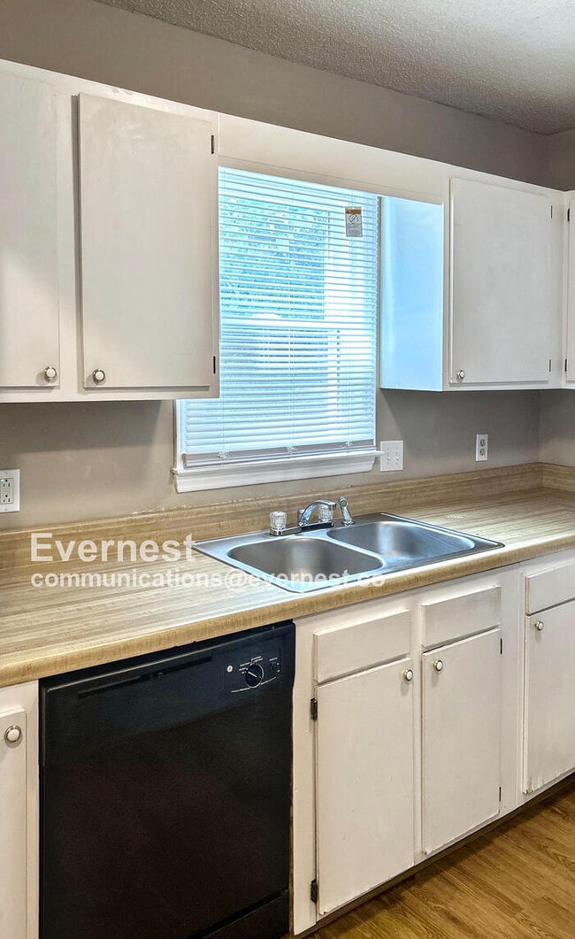 Building Photo - 1524 Township Cir