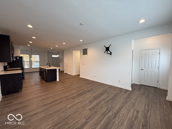 Building Photo - 326 N Warman Ave