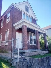 Building Photo - 231 Oak St