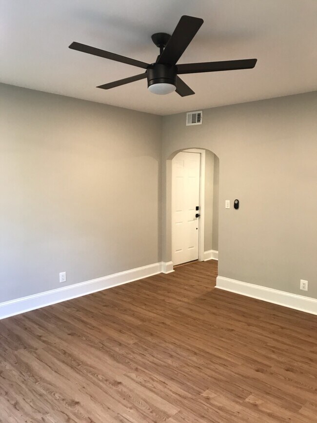 Beautiful sunny living room - 1201 Euclid St NW