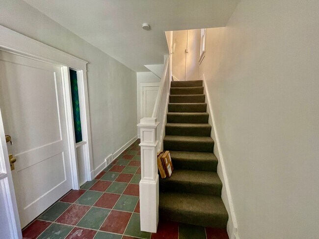 Foto del edificio - 527 Halsey Ave