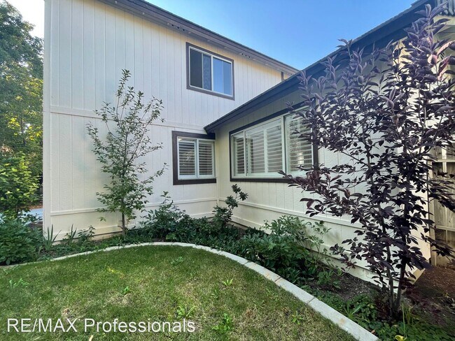 Building Photo - 3 br, 2.5 bath House - 5140 Canyon Run Dr.