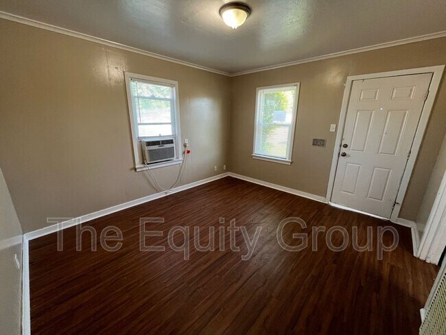 Building Photo - 420 W Willow St