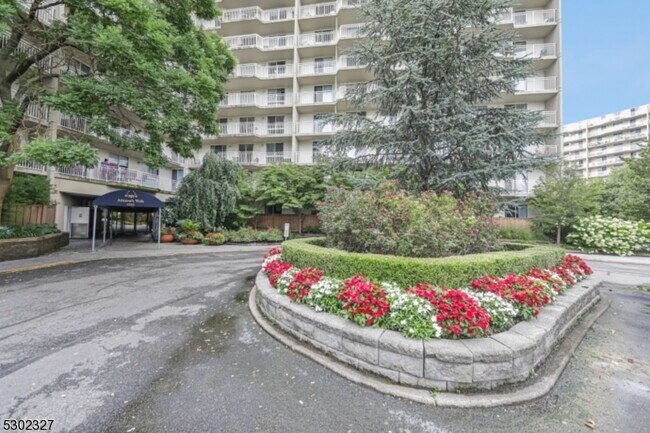 Foto del edificio - 1055 River Rd