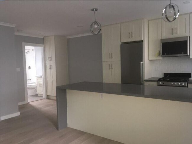 Building Photo - 1 bedroom in Oakland CA 94610