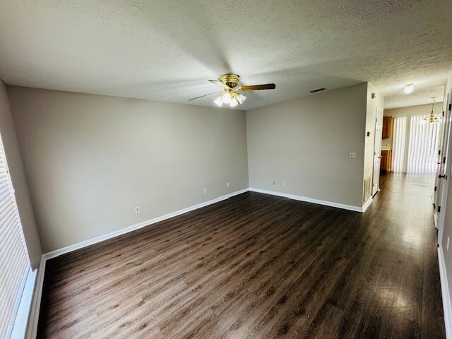 Foto del edificio - 326 Leafmore Rd SW