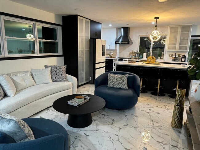 Foto del edificio - 6453 Meade St
