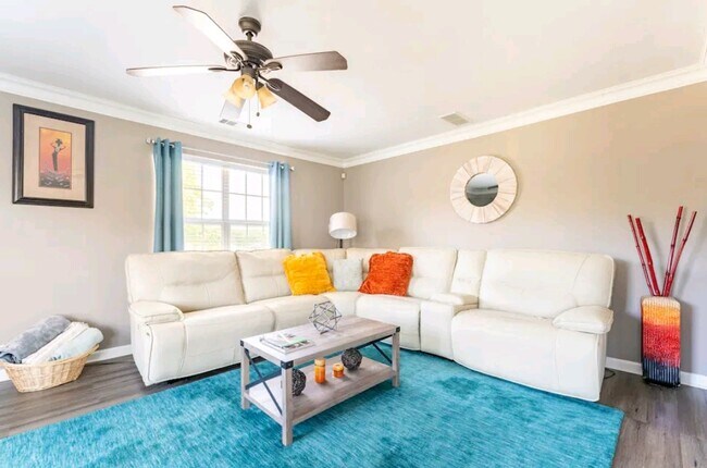 Spacious Living Room - 832 Parkside Place Ave