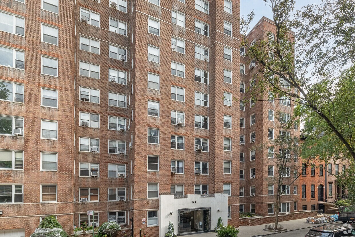 Foto principal - 135 Willow St