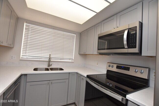 Foto del edificio - 5301 S Mitchell Dr