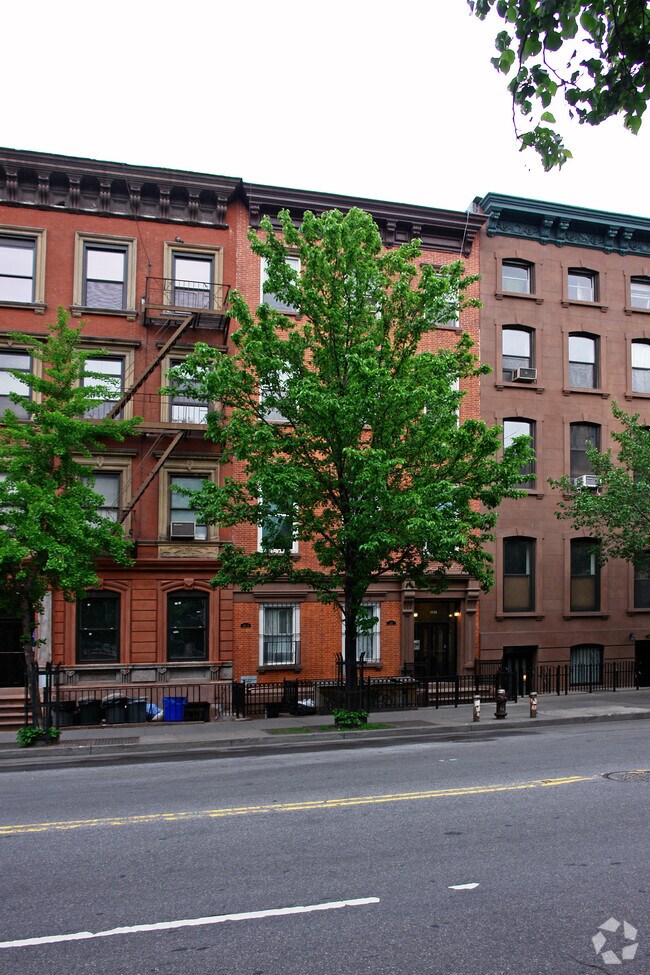 Building Photo - 321 W 14th St