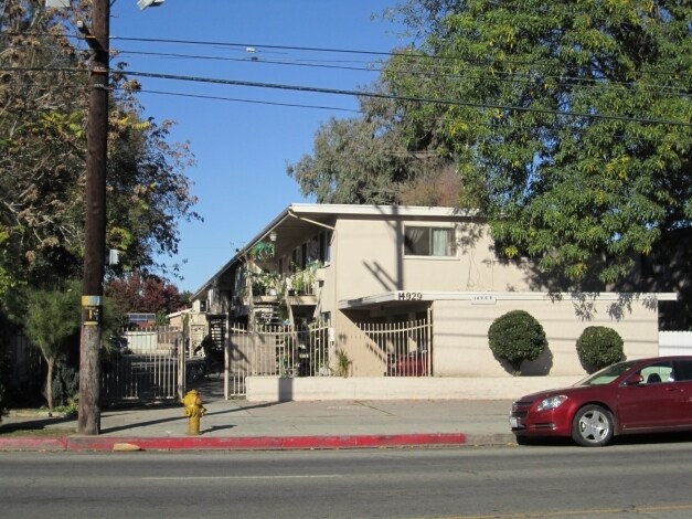 Foto del edificio - 14921 Vanowen St