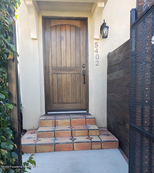 Building Photo - 5400 La Cresta Ct