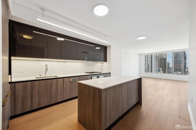 Building Photo - 201 Folsom St