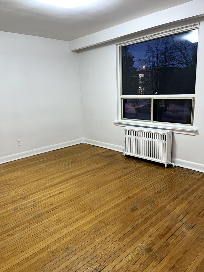 Photo du bâtiment - large open concept with lots of natural light