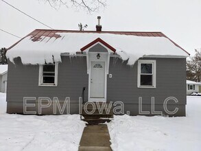 Building Photo - 609 1st St W