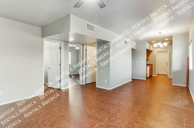 Building Photo - 1013 E Halcyon Rd