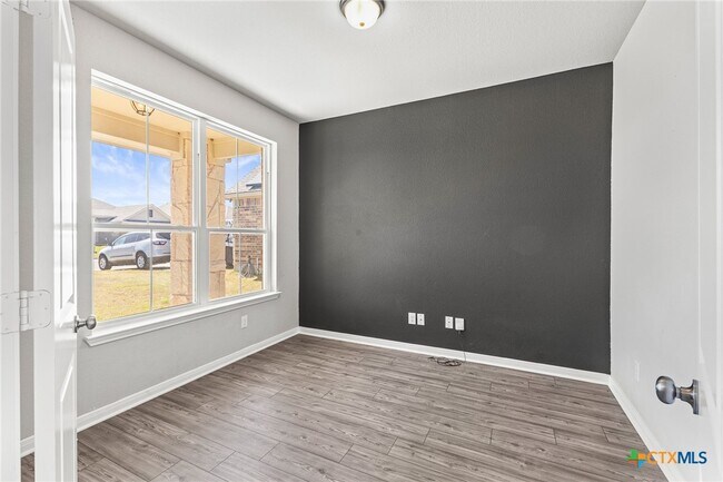 Building Photo - 1024 Shelby Dr