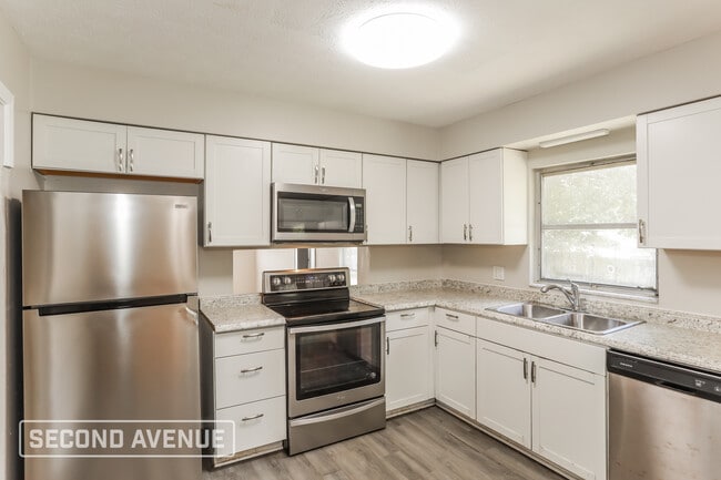 Building Photo - 5943 Jaguar Dr W