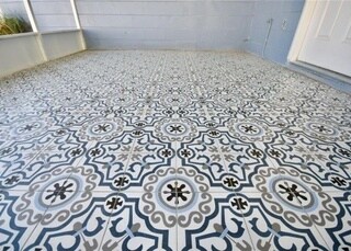 Porches traseros y delanteros con baldosas - 658 64th Ave S
