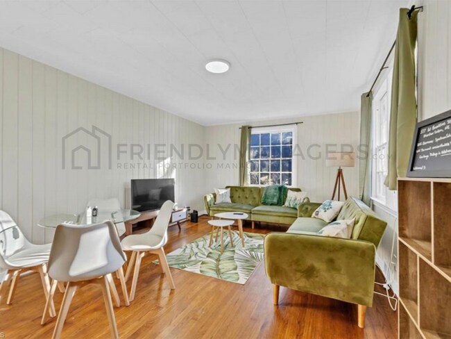 Building Photo - Updated 2 Bed 1 Bath Winston-Salem Rental ...
