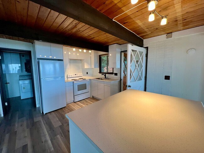 Foto del edificio - Charming 2 Bedroom House overlooking Birch...