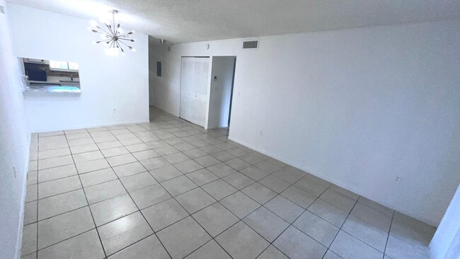 Building Photo - 6080 Forest Hill Blvd