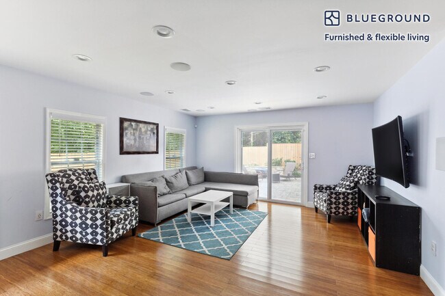 Foto del edificio - 6317 Everglades Dr