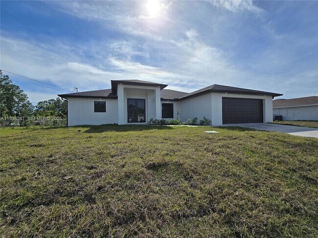 Building Photo - 1605 W 11th St