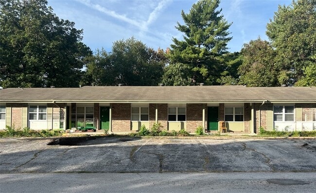 Building Photo - 8825 Country Club Dr