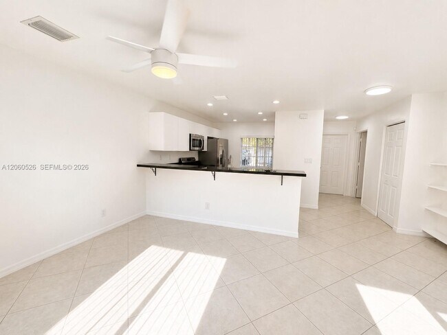 Foto del edificio - 324 NE 3rd St