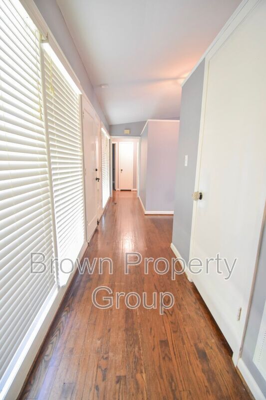 Foto del edificio - 248 Westwood Dr