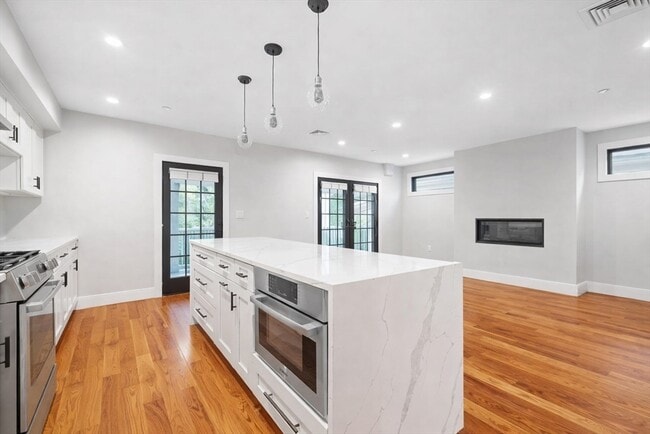 Building Photo - 113-115 Falcon St