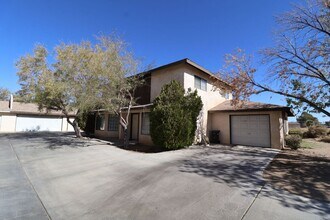 Building Photo - 600 W Graaf Ave