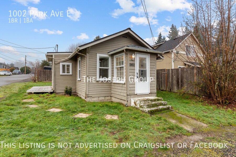 Primary Photo - Port Orchard 1/bed 1/ba with peekaboo view...