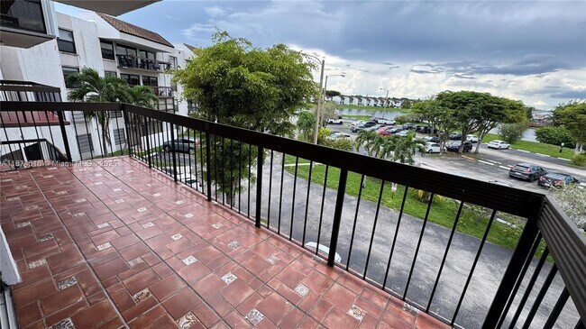 Foto del edificio - 1350 SW 122nd Ave