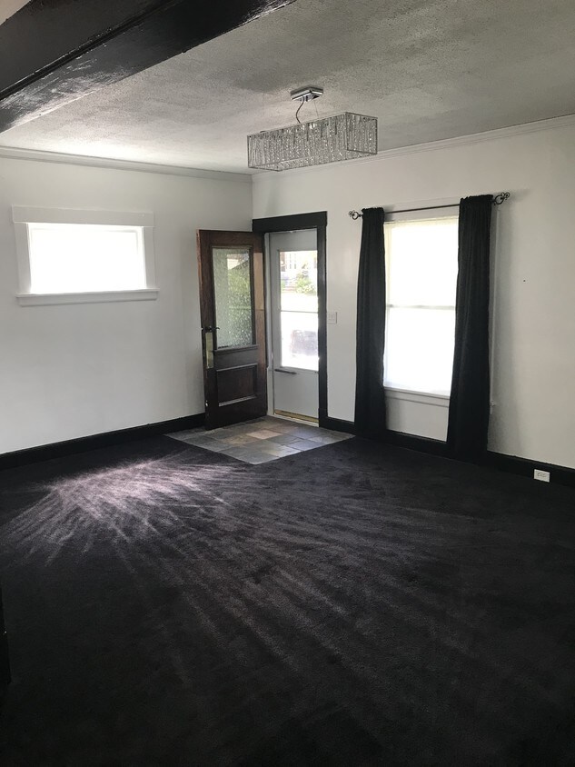 Foto principal - 1347 W 64th St