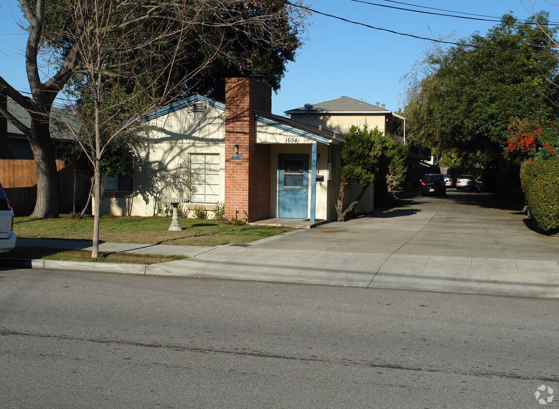 Building Photo - 1654 Latham St