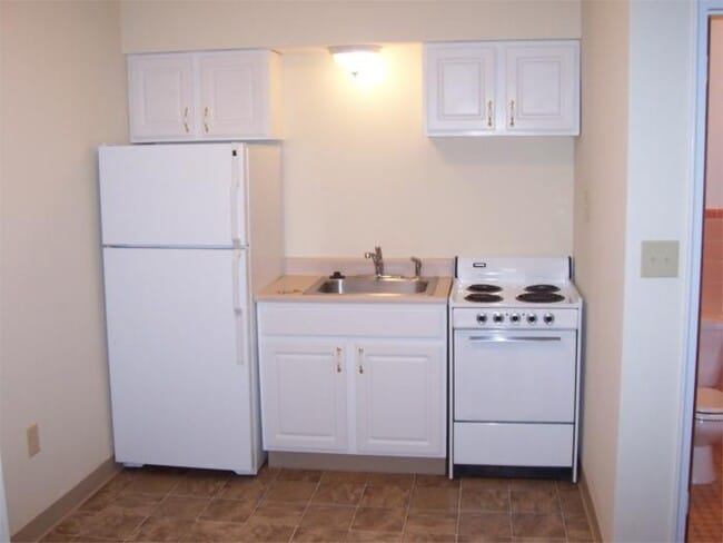 Building Photo - 545 Howell Ave