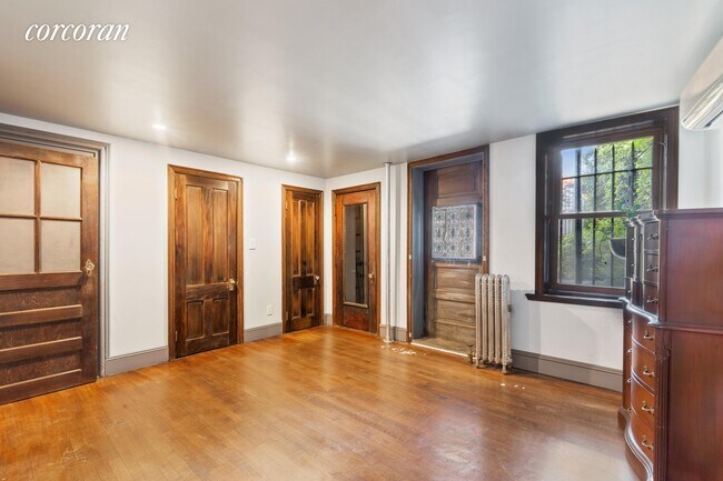 Building Photo - 18 Herkimer St