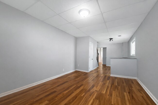Foto del edificio - Charming 2BR Home with Rear Deck & Washer/Dryer in Dundalk