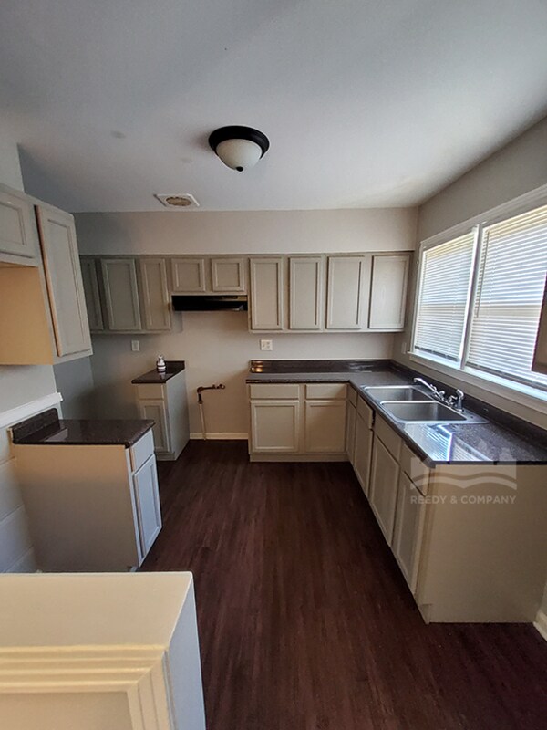 Building Photo - 3211 Earls Court Cv