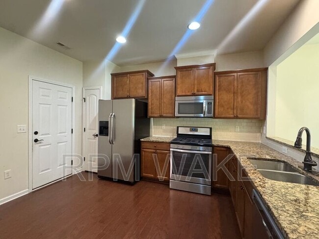 Building Photo - 2108 Chipley Dr